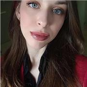 Laureanda in lingue impartisce lezioni di lingua( inglese, francese, spagnolo) e materie umanistiche